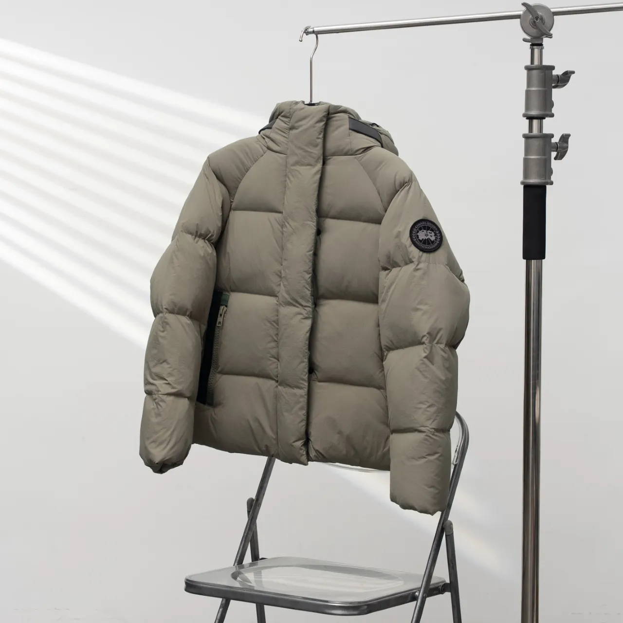 P880 CANADA GOOSE丨Canada Goose Ouyang Nana Generation Hooded Down Jacket Color: Wormwood Green Size: S-XXL